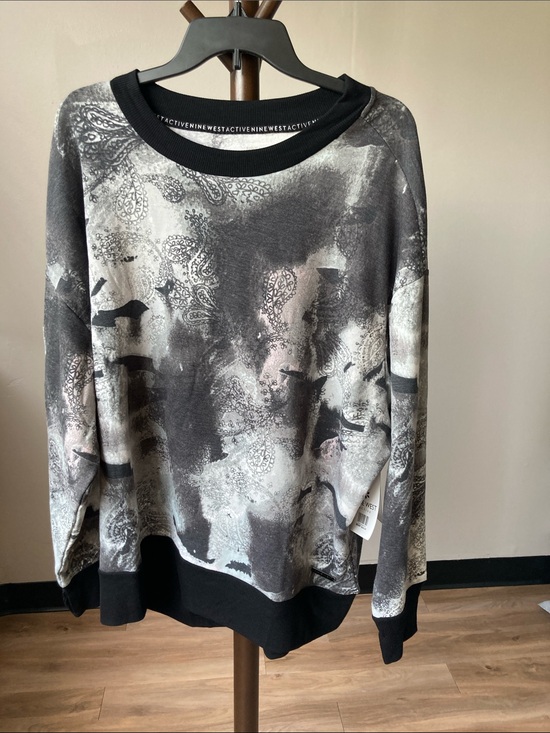 Nine West Tops - Nine West active paisley print pattern crewneck top zip pocket on sleeve 2X